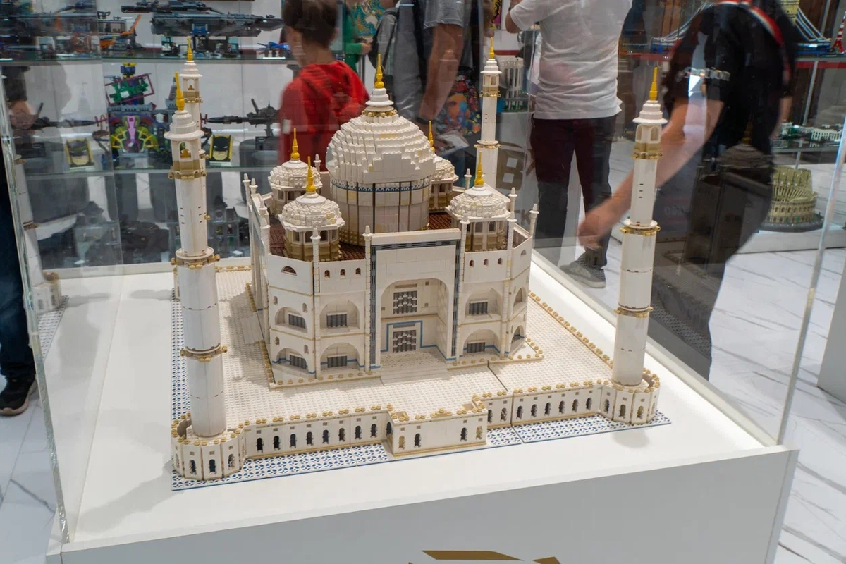 В Петербурге открылся самый большой музей LEGO | Петербург 24 | Дзен