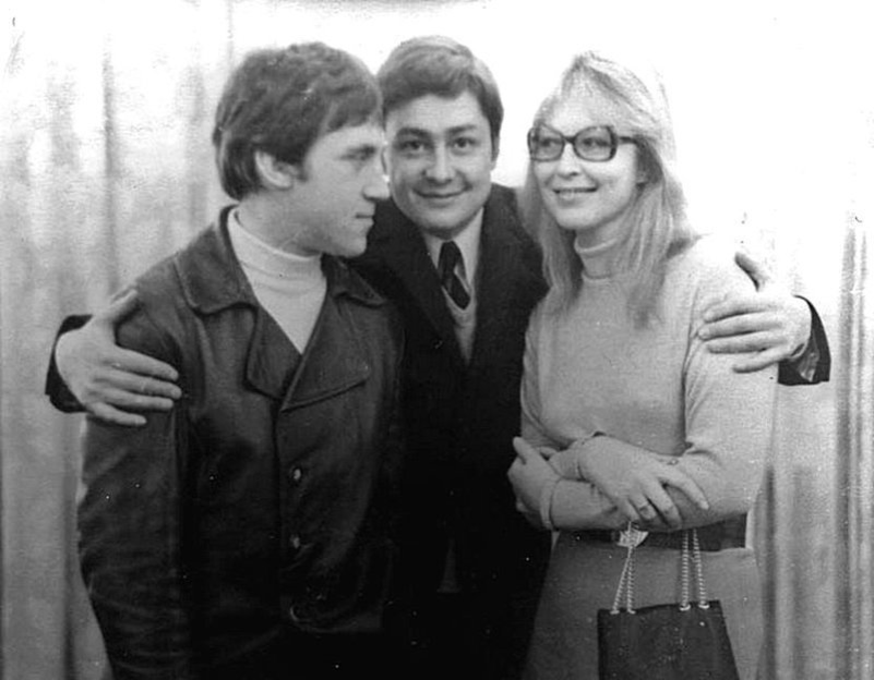 1 декабря 1970 года. Молодожёны Владимир Высоцкий и Марина Влади вместе со свидетелем Всеволодом Абдуловым