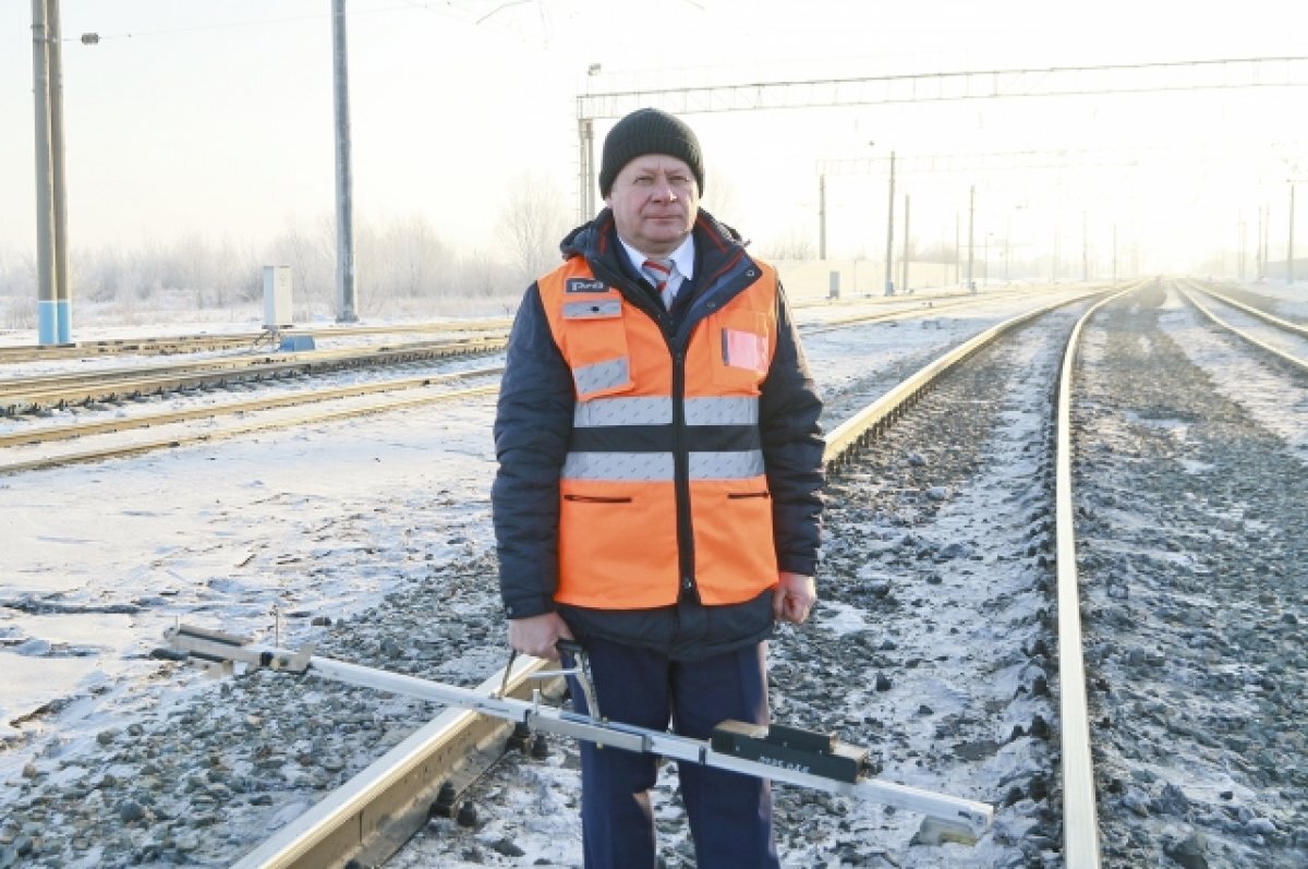 Дорожный мастер ржд. Дистанция пути. Кубышкин Александр Газпром. Диспетчер дистанции пути на железной дороге. Дороги профессий.