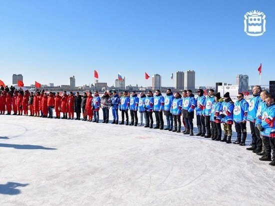     На реке между Благовещенском и Хэйхэ прошли автогонки ФОТО: правительство Амурской области