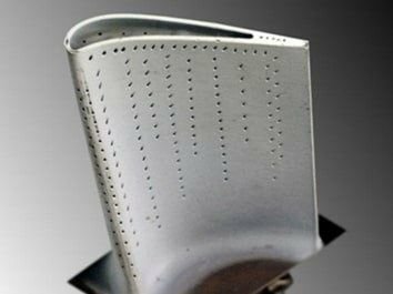      Лопатка турбины с конвективно-пленочным охлаждением