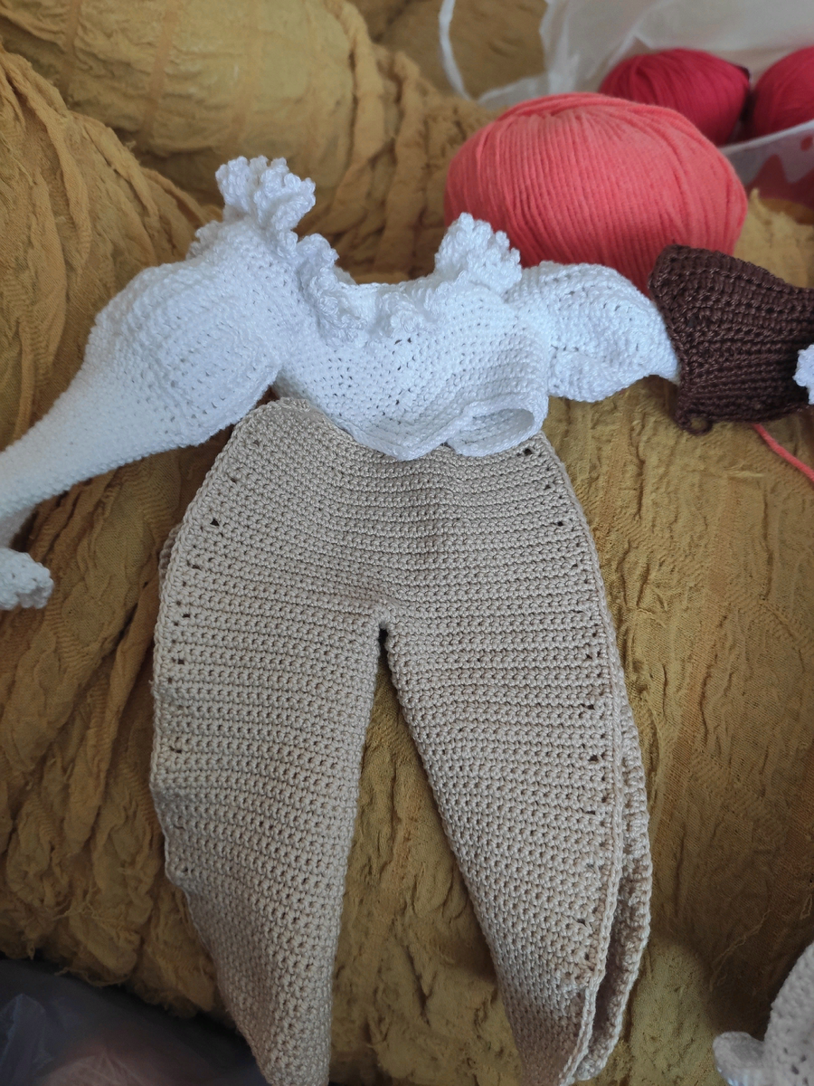 Вот такая интересная рубашка, на кукле смотрится здорово.