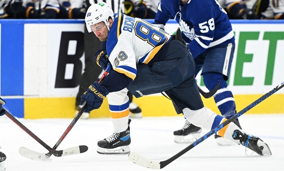    Бучневич отдал голевую, но его команда все равно уступила. Фото: Reuters