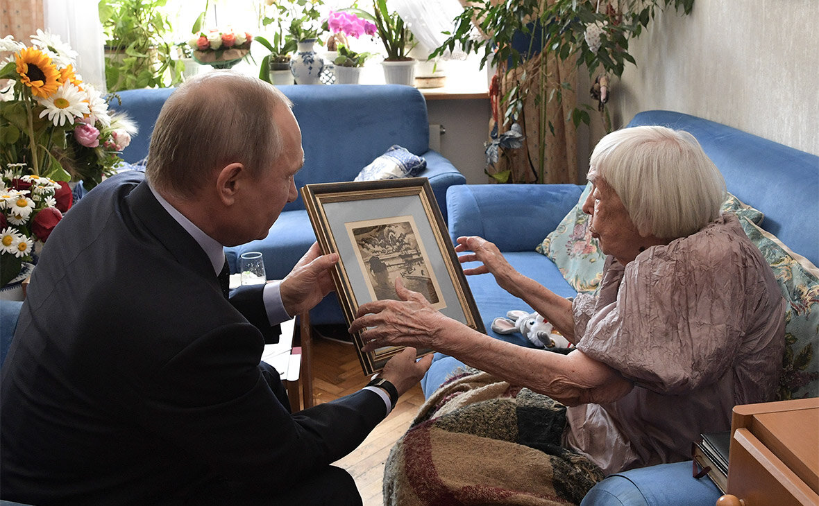 Встреча Владимира Путина и Людмилы Алексеевой. Своей просьбой за Изместьева бабушка тогда удивила, думаю, самого Путина / Фото: rbk.ru