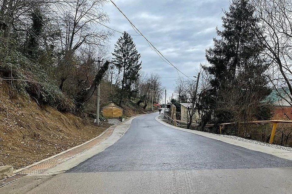     Рабочие должны были сдать объект в мае, но погода позволила завершить ремонт досрочно.