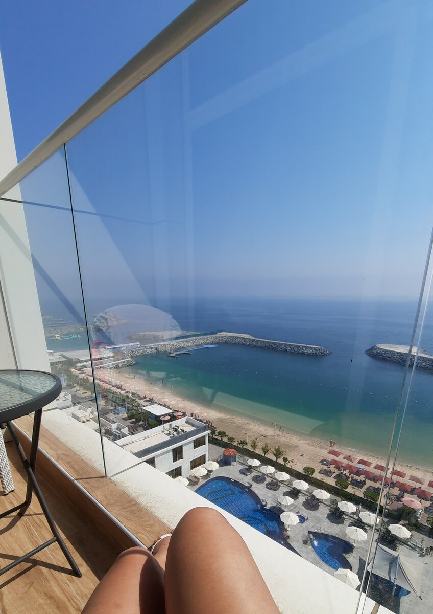 Все фото\видео мои. На фото и есть вся территория двух отелей