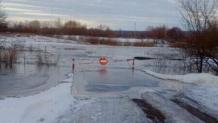     В Татарстане из-за активного таяния снега затопило три низководных моста. Два из них находятся в Буинском районе, а один — в Нурлатском. Такие данные о паводковой обстановке приводит пресс-служба ГУ МЧС России по РТ.