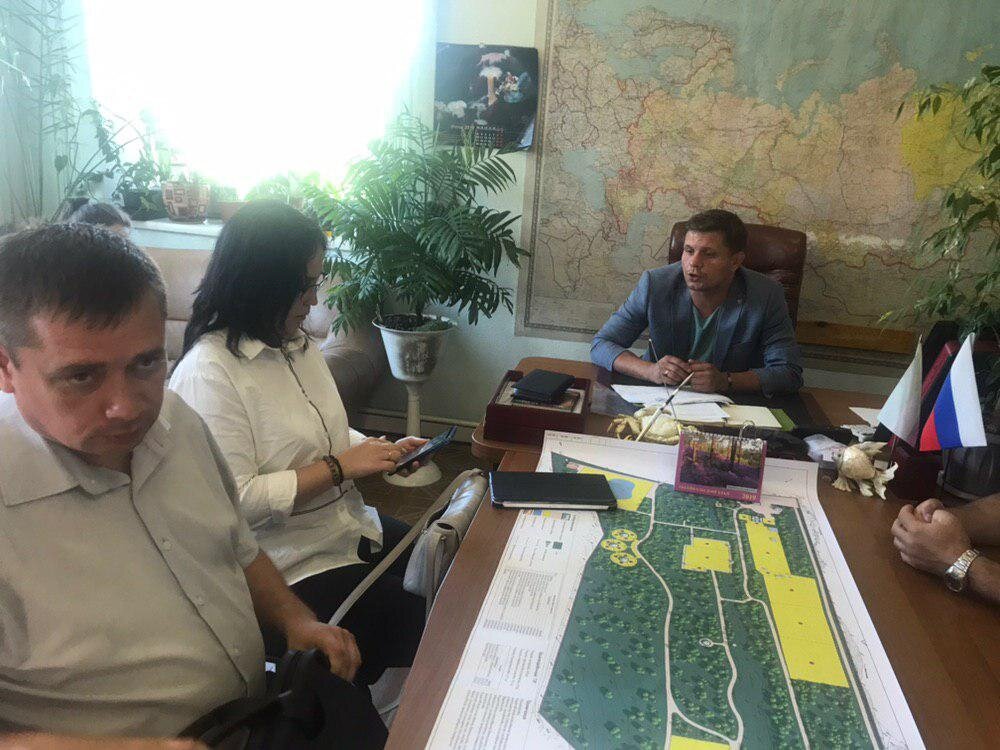 Обсуждение Концепции развития Читинского городского зоопарка с директором зоопарка Ларченко Дмитрием, заместителем председателя Правительства Забайкальского края - Цымпиловой Татьяной и председателем комитета культуры городского округа Город Чита - Девяткиным Вячеславом.