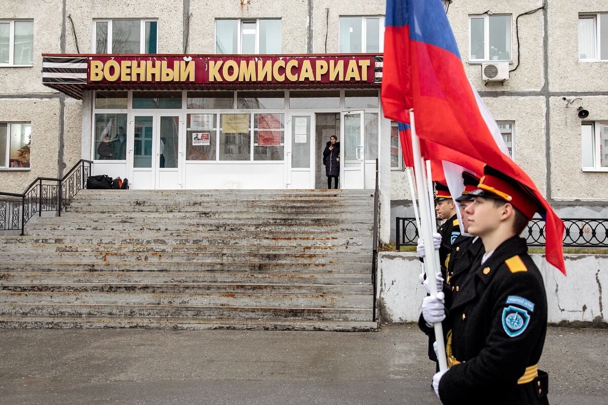    Военнообязанные в Югре начали получать повестки для уточнения данных