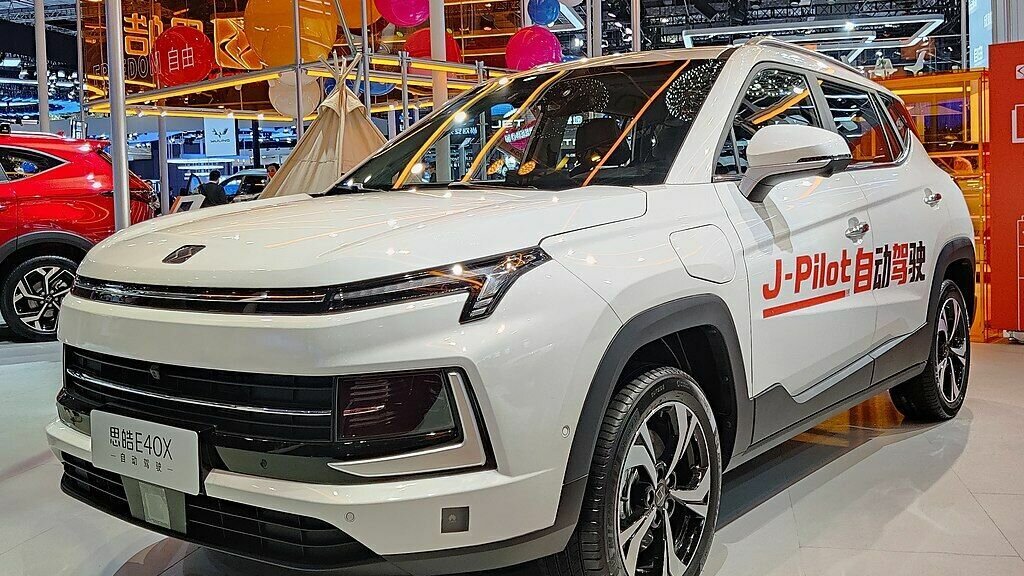     Жителям Ростова-на-Дону уже начали предлагать новые автомобили «Москвич». Сколько они стоят, что из себя представляют и где их можно приобрести, в материале RostovGazeta.