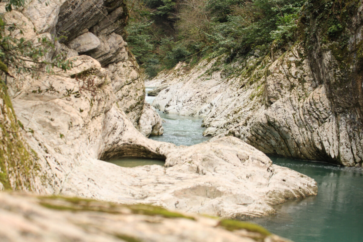 Белые известняки Навалишенского ущелья