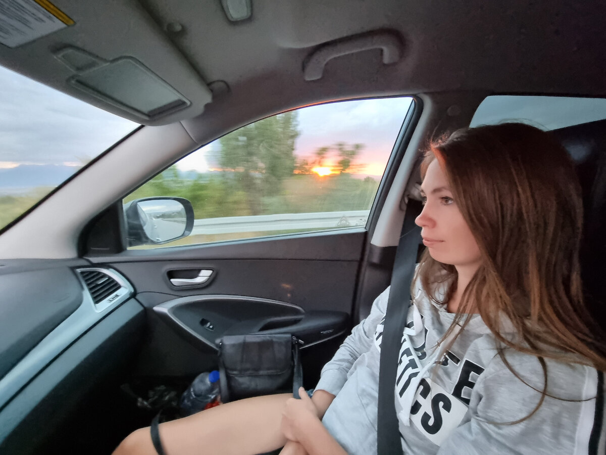 На машине с комфортом)