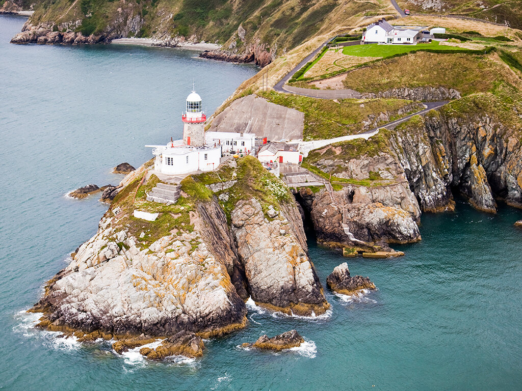 Полуостров носили. Howth Ирландия. Остров Хоут Ирландия. Хоут Ирландия Маяк. Деревня Хоут Ирландия.