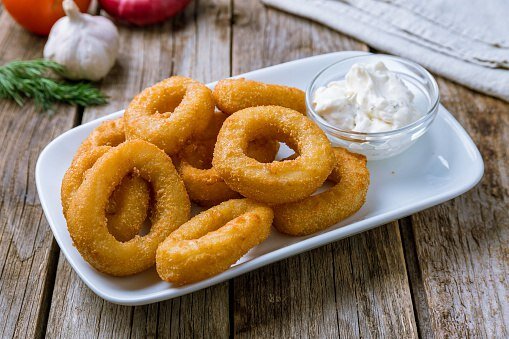 Кальмары в сливочном соусе