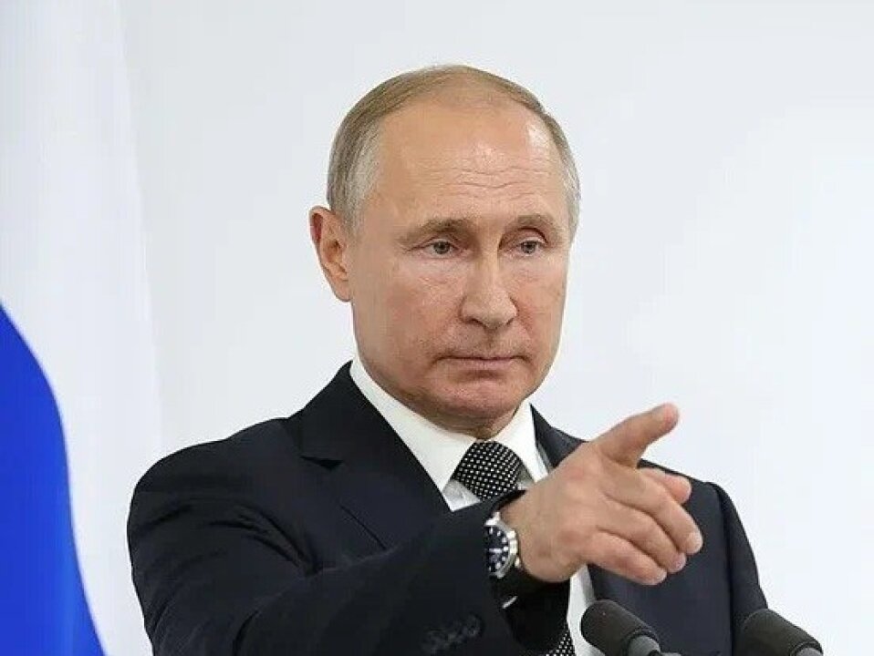    Путин призвал жестко пресекать попытки противников РФ раскачать российское общество