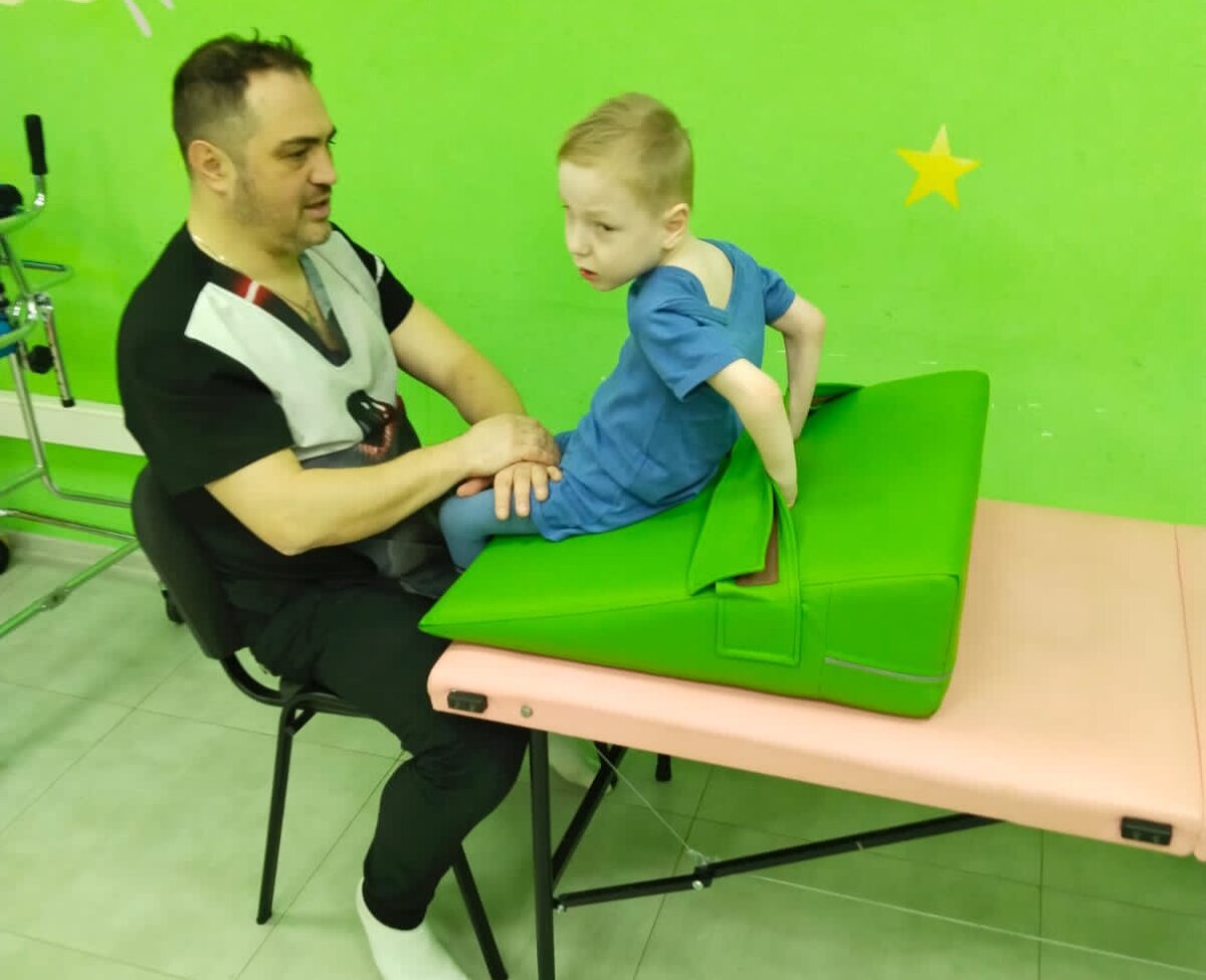 машинки для мальчиков с пультом. мальчик перевертыш. перилаpng. мальчик перевертыш. машина на радиоуправлении жестами.