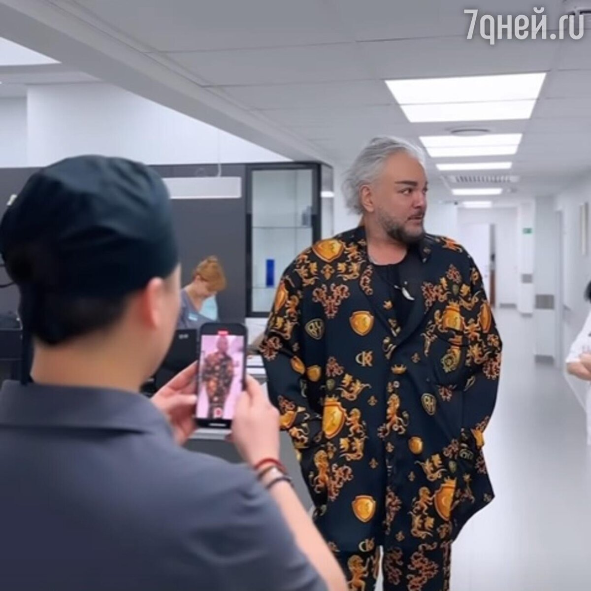 Пластическая операция киркорова до и после Без парика и в корсете: Киркорова засняли после новой пластической операции 7Дне