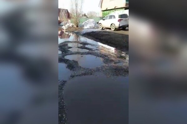    «Хоть вплавь, хоть по воздуху»: в Кувандыке местные жители из-за огромных луж не смогли пройти к школе (видео)