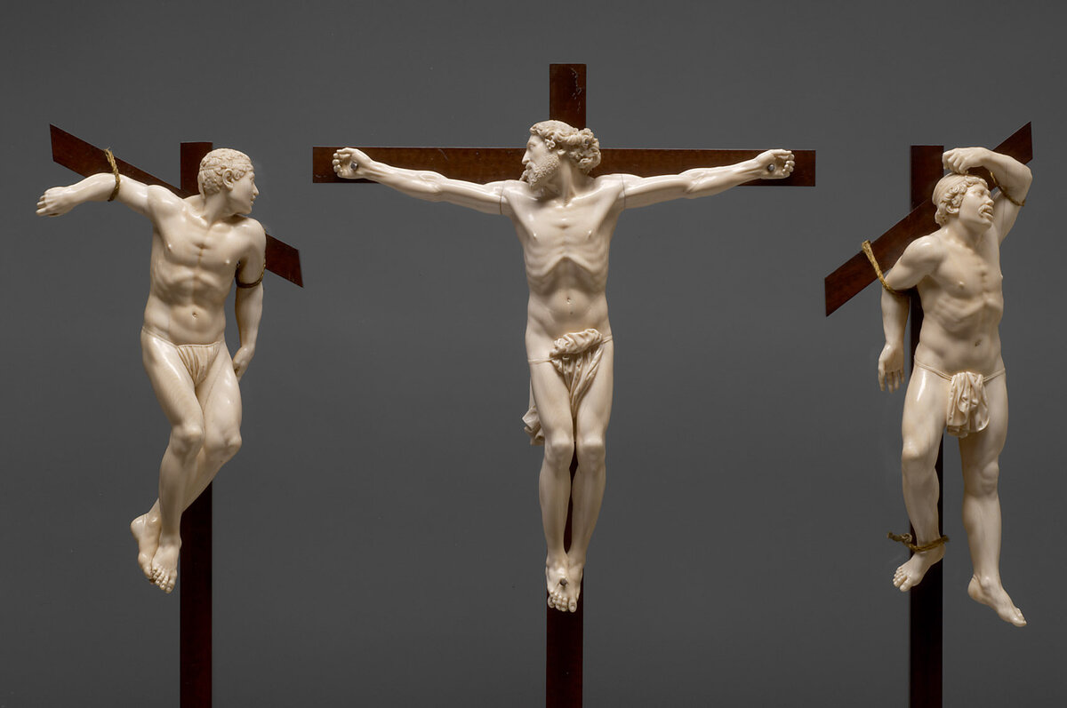 Христос и два разбойника. Христос: 36,4 см×32,7 см×6,6 см; хороший вор: 32,6 см×18 см×6 см; злой вор: 35 см×11,7 см×6,9 см