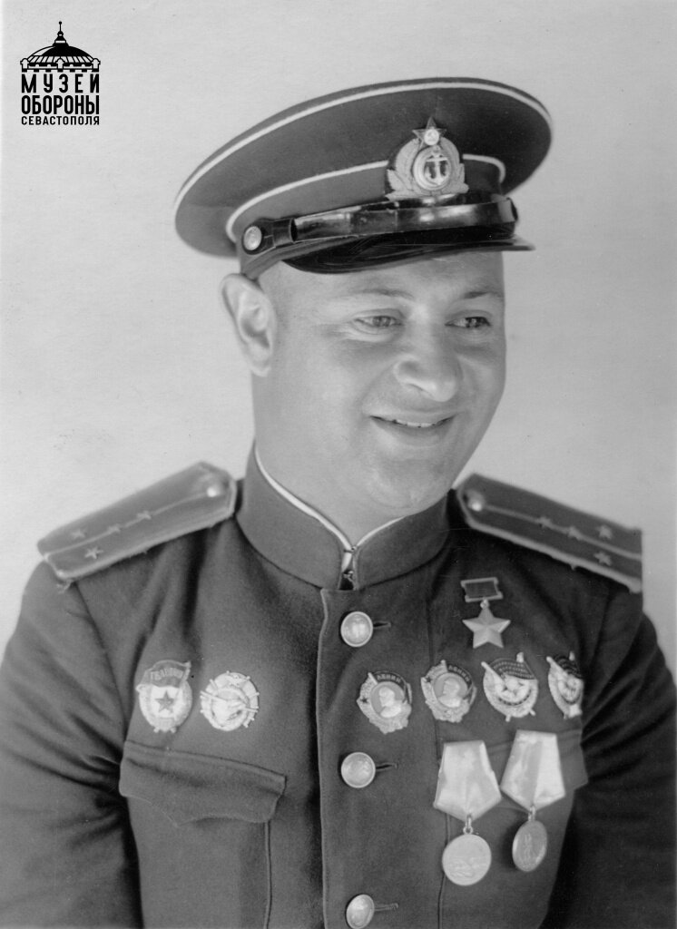 Герой Советского Союза капитан ВВС ВМФ Степанян Нельсон Георгиевич. Сентябрь 1943 г.
