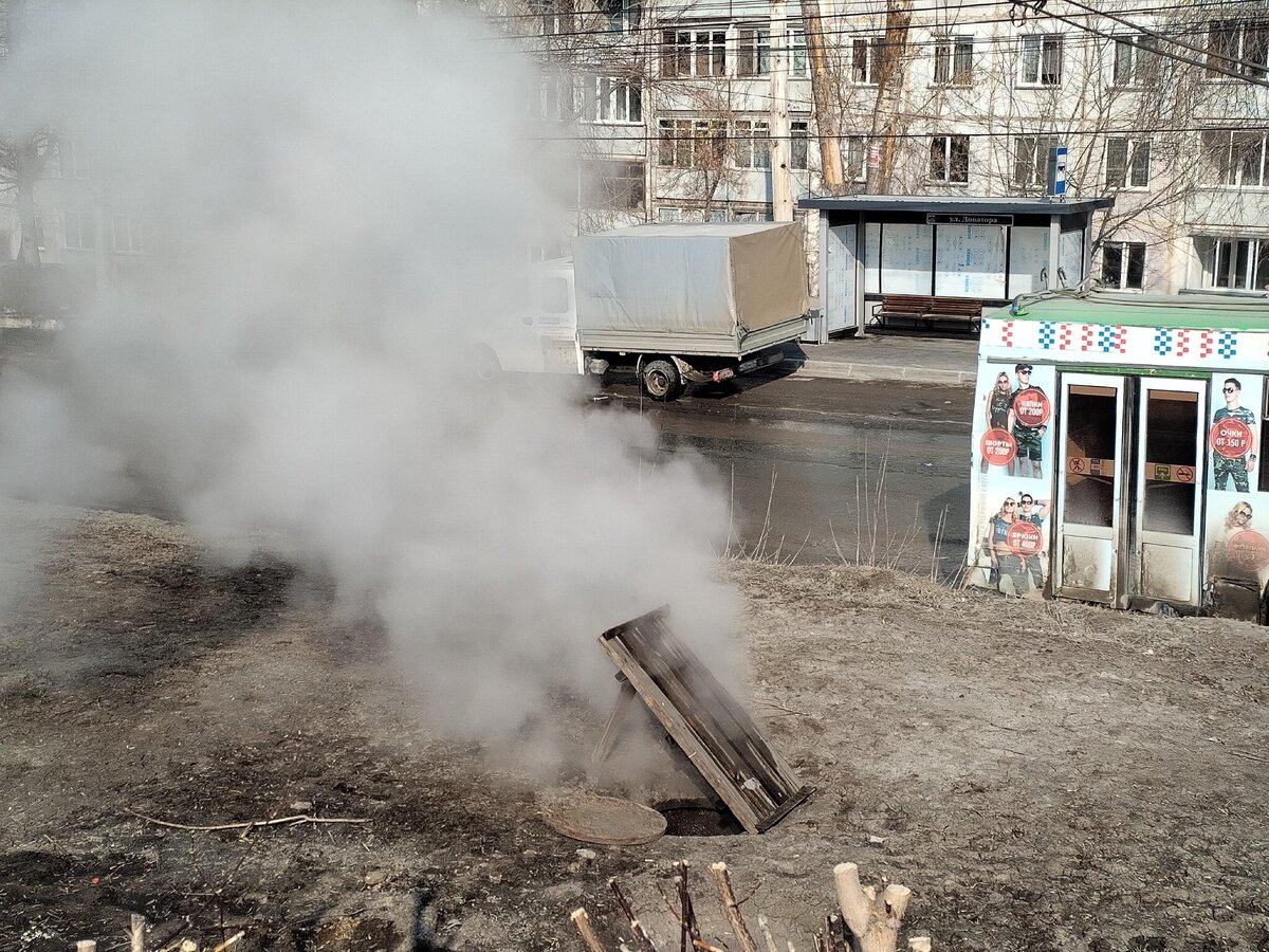 Прорыв трубы в новосибирске сегодня. Прорыв трубы. Прорвало трубу дома. Прорыв трубы. Прорыв трубы в новосибирске сегодня.