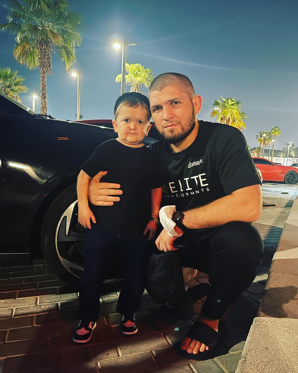    Хасбик с чемпионом UFC Хабибом НурмагомедовымСоцсети Хасбика