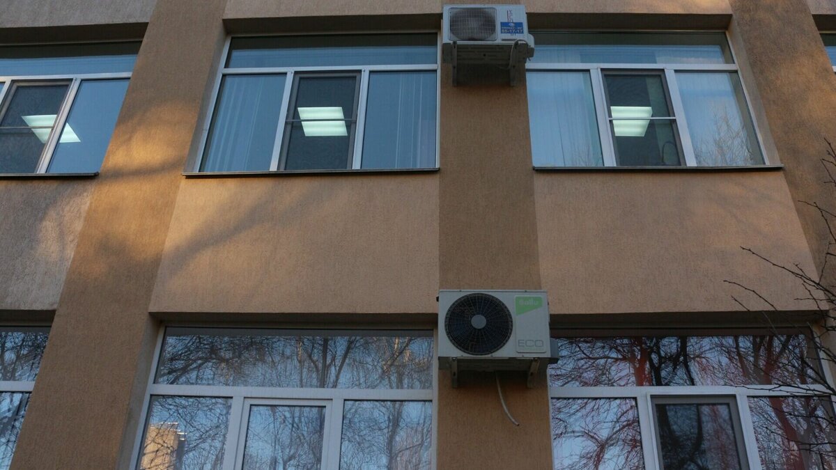     На прошлой неделе жительница Кстова выкинула с балкона жилого дома 7-месячную внучку. По данным «Кстати», после этого с того же балкона спрыгнула ее невестка и похитила ребенка.