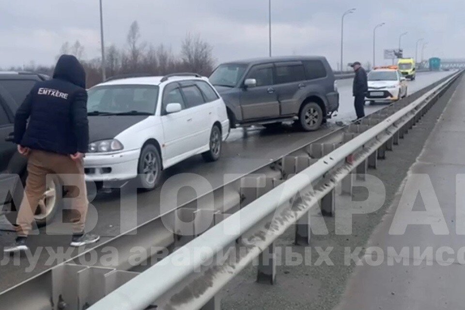     Авария случилась на трассе Владивосток – Аэропорт.  принтскрин видео.