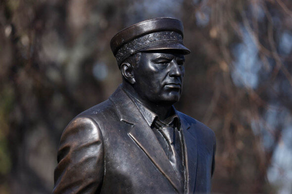    Памятник Жириновскому. Фото: Андрей Любимов / РБК