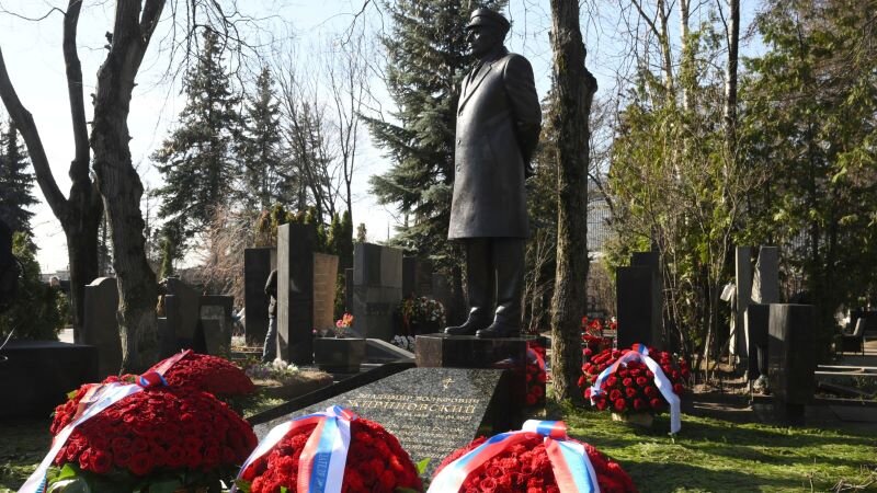 Памятник Жириновскому на Новодевичьем кладбище. Фото: smotrim.ru