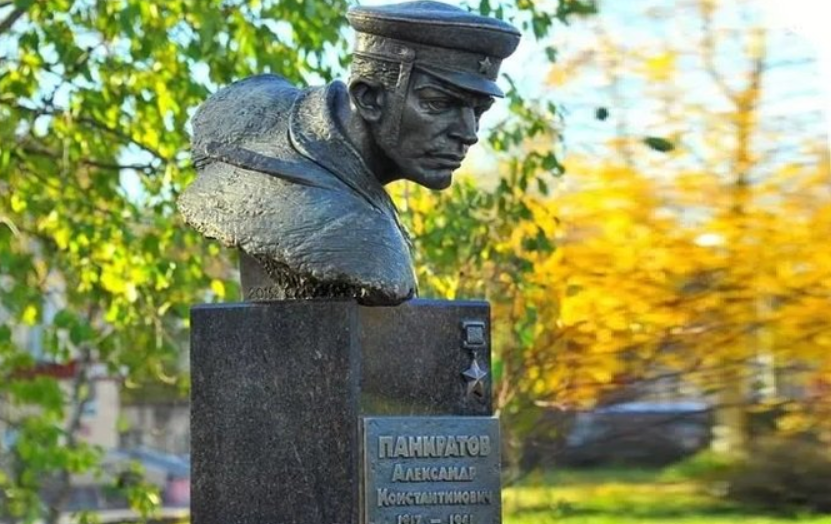 Александре панкратове. Памятник Александру Панкратову в Великом Новгороде. Панкратов Александр Константинович герой советского Союза. Панкратов Александр Константинович герой советского Союза памятник. Бюст Панкратову в Великом Новгороде.