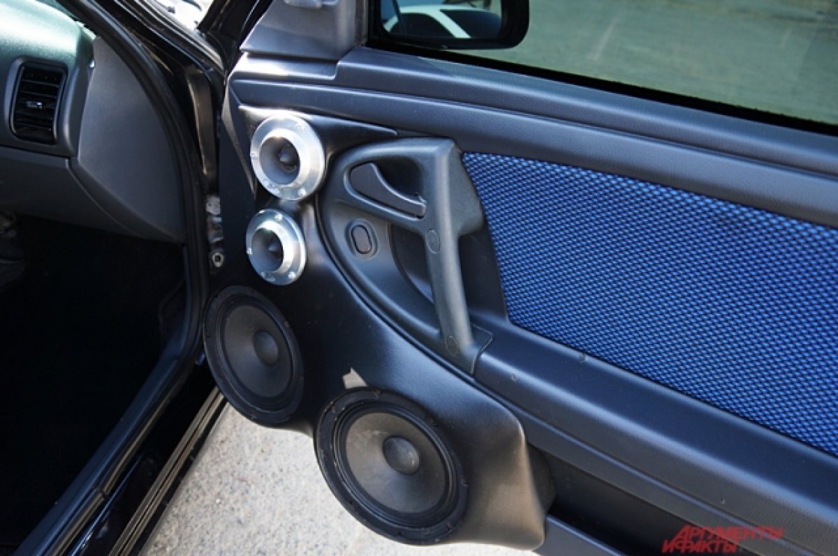    19-летний волгоградец украл акустику из машины знакомого и не успел сбыть