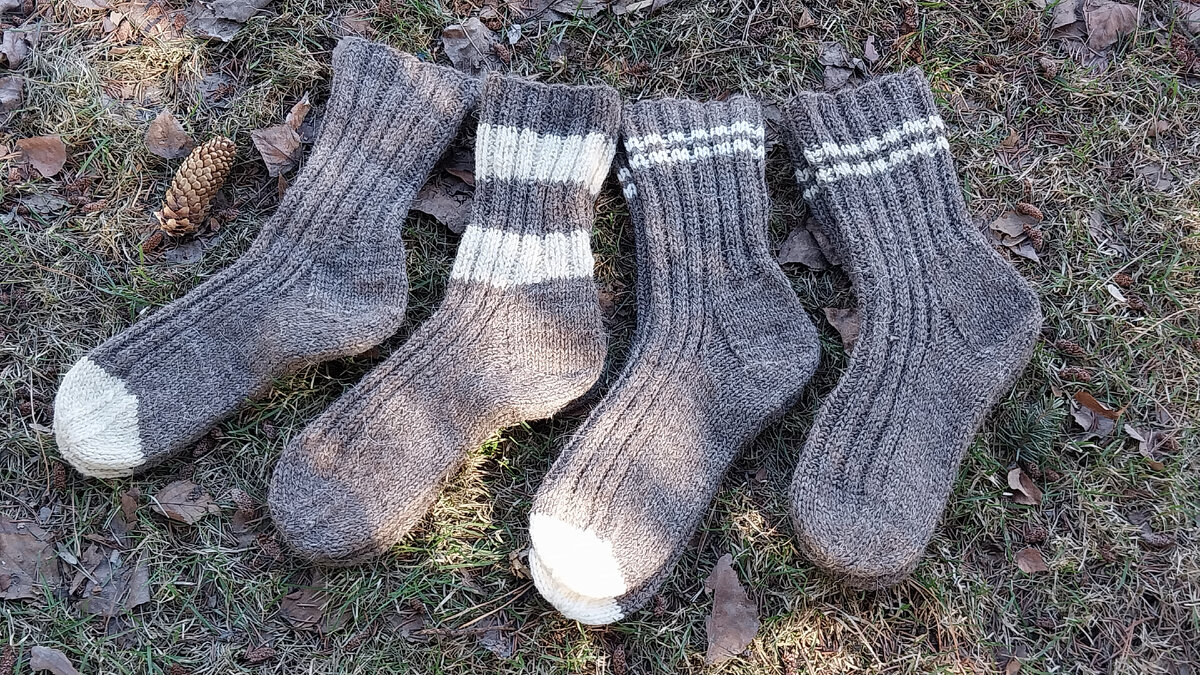Жительница Рощино связала ещё 60 пар носков для солдат