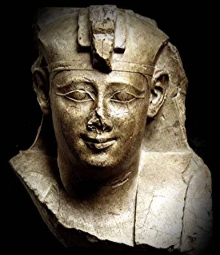 Отец Птолемея 3 Птолемей 2.