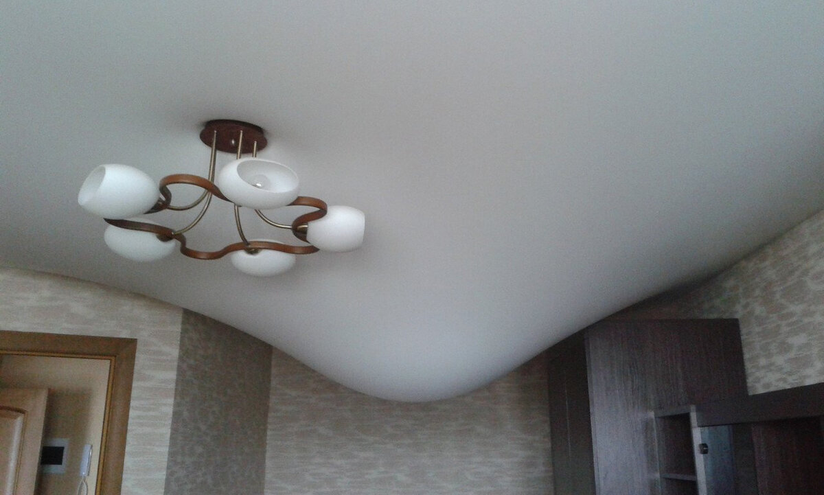 Натяжной потолок спас квартиру от потопа.