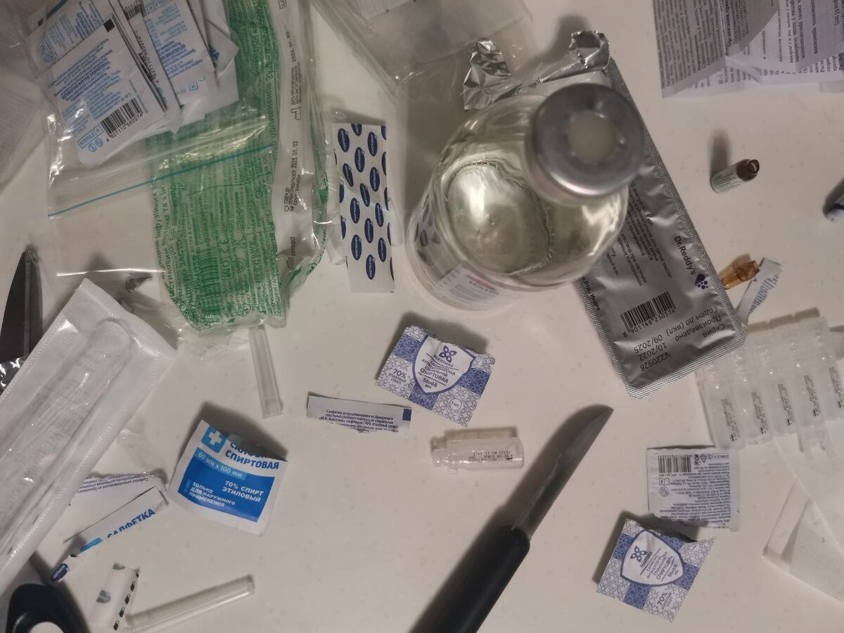 Стол после моих манипуляций. Надеюсь, Дзен за такое не банит. Фото автора