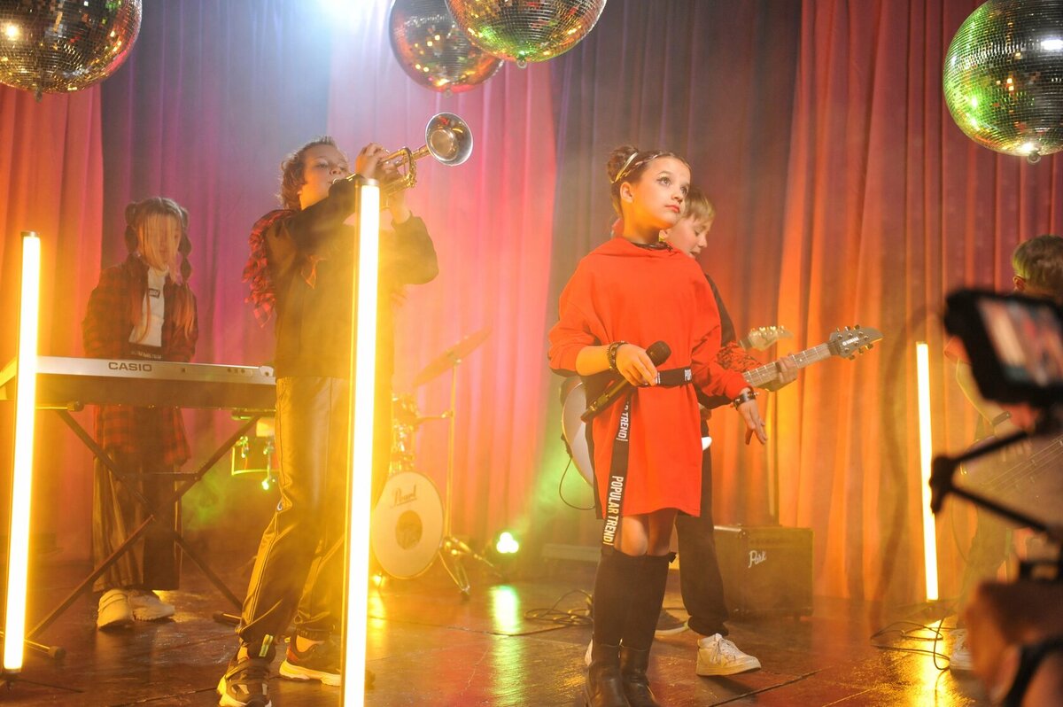 Анна-Мария Янковская и группа Зу