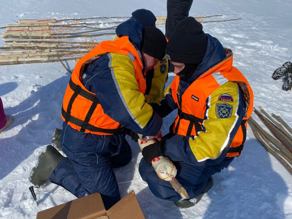    Помогаем ледоходу
