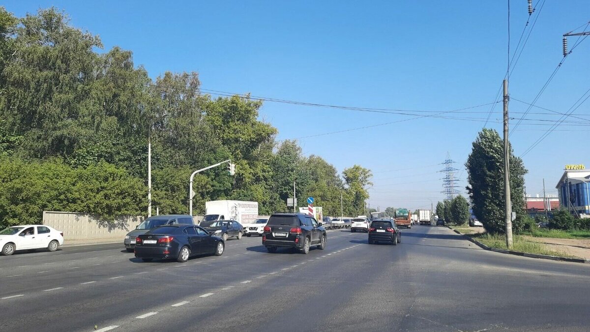     Бесплатный проезд по платным трассам хотят организовать для транспортных средств, перевозящих гумпомощь. С соответствующей инициативой выступил комитет ЗСНО по транспорту и дорожному хозяйству, говорится на сайте ведомства.