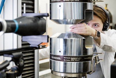    Испытательный центр в Москве ©Пресс-служба Департамента предпринимательства и инновационного развития города Москвы