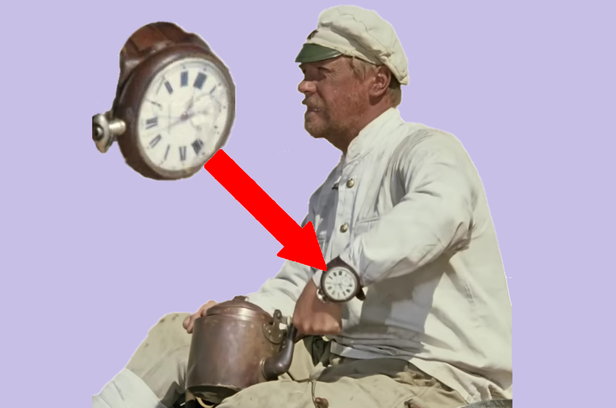 Кстати, чайник у него тоже интересный. Думаю, изготовлен из меди или латуни 