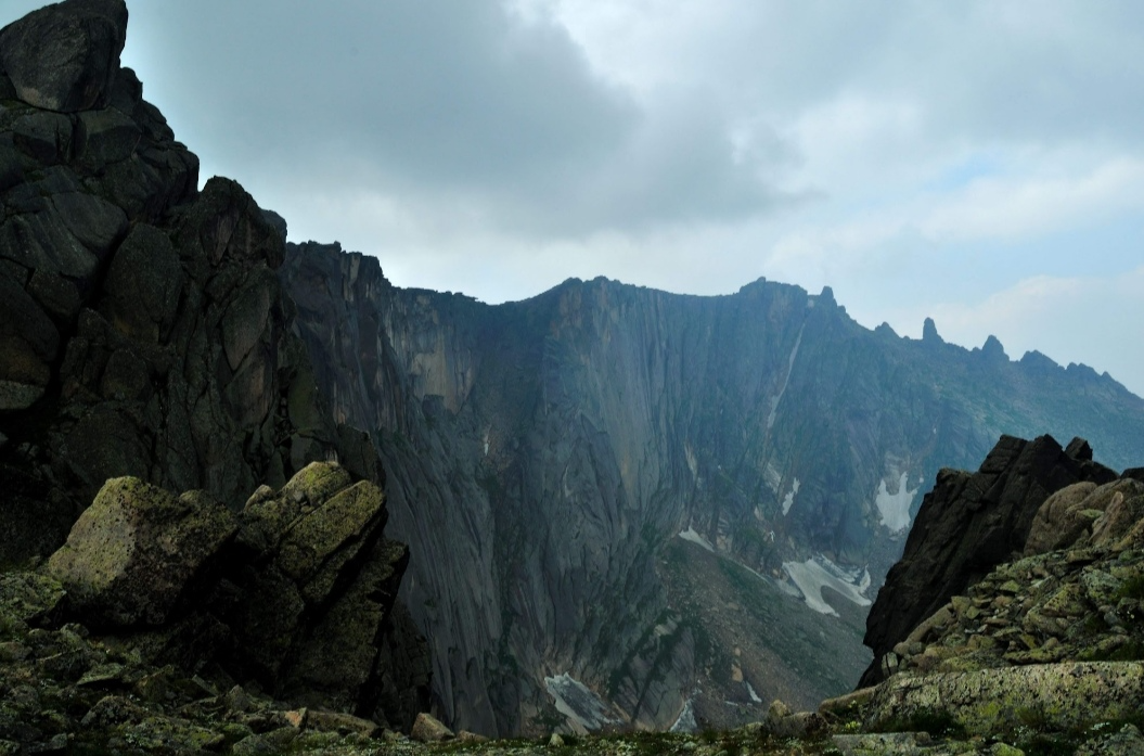 Примерно так выглядят "прогулки" пр Поднебесным. Фото старые, уже мелькавшие, я давным- давно "не гуляю"