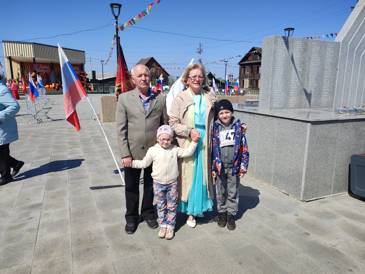 Мы с мужем и внучатами