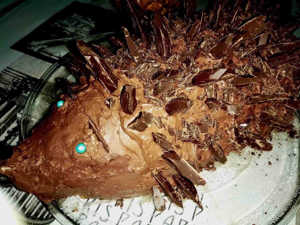 съедобные глазки сами придумайте, что у вас есть, можно ягоды или изюм