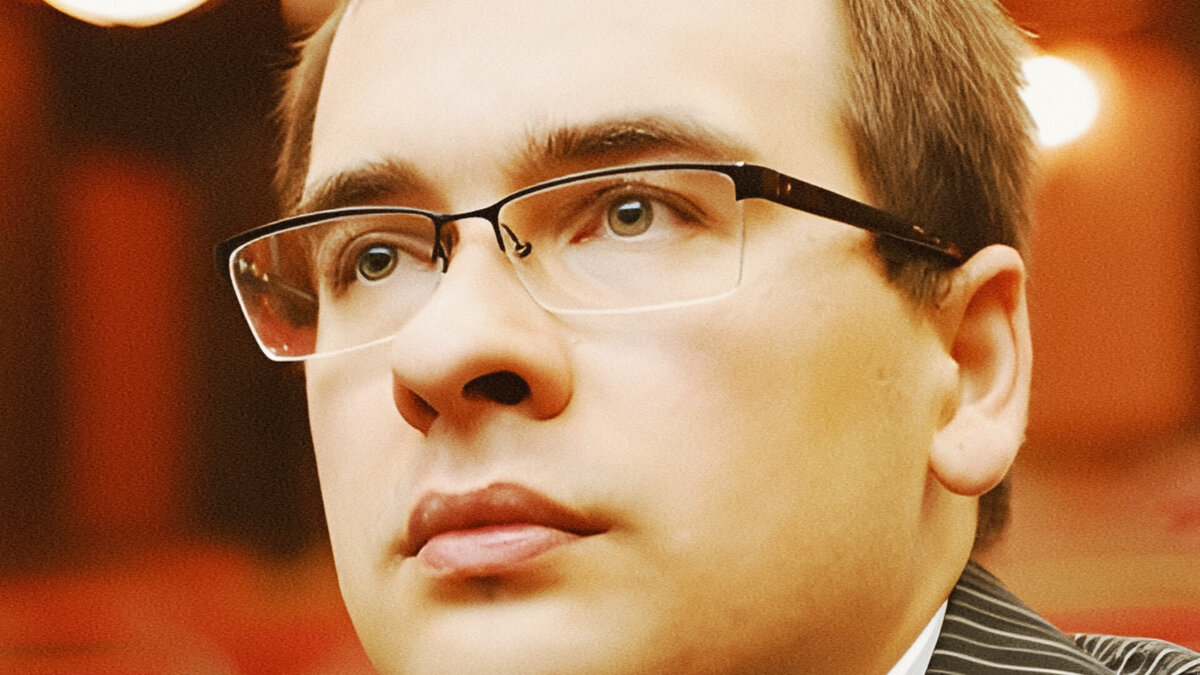 Где и как "воюет" сын Игоря Сечина (глава Роснефти). Чем занят и за что в 25 лет получил от президента Орден за заслуги перед Отечеством