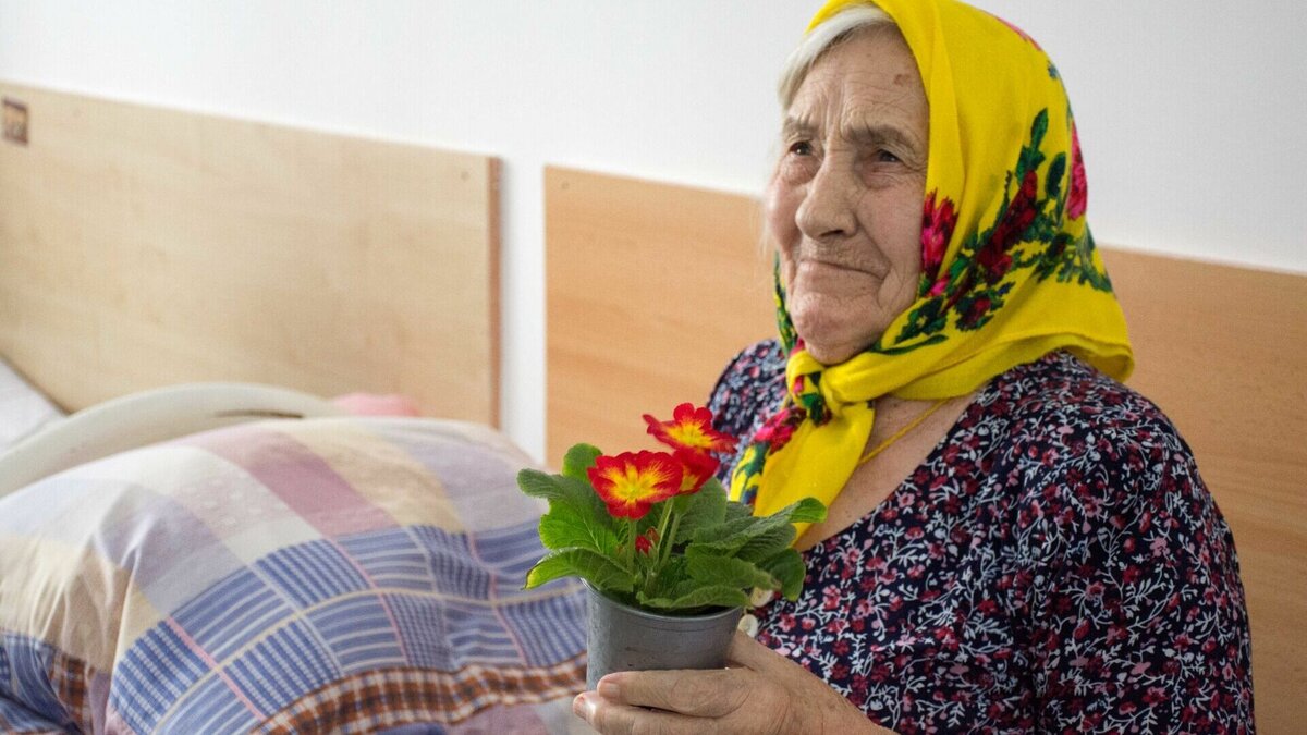     Три пенсионерки в Нижегородской области пострадали от мошеннических действий несовершеннолетнего подростка. Ему удалось выманить у пожилых женщин более миллиона рублей, обманывая их по телефону. Об этом сообщается на сайте ГУ МВД России по Нижегородской области.