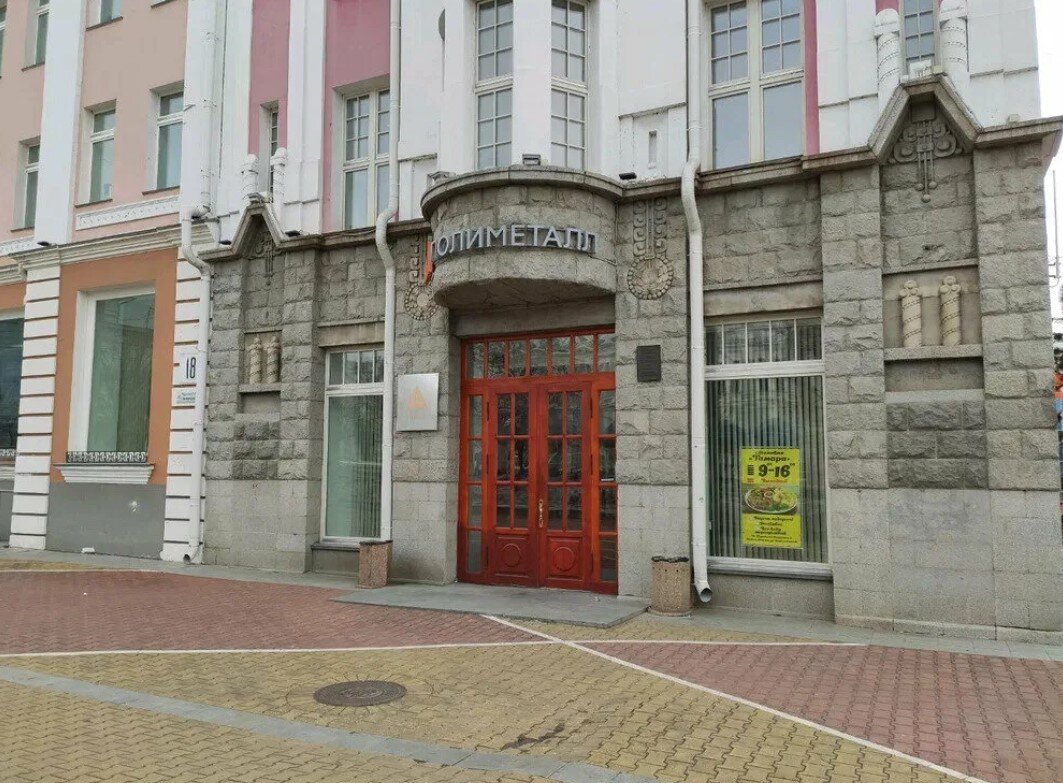 Здание бывшей гостиницы "Эспланад", которую построил Лухт