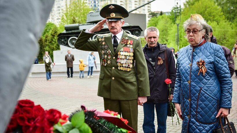    Церемония возложения цветов к памятнику «Родина помнит в химкинском сквере имени Марии Рубцовой в преддверии Дня Победы © Пресс-служба администрации г.о. Химки