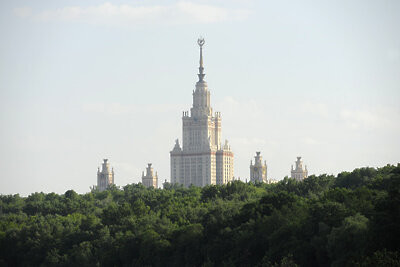    Вид на МГУ им. Ломоносова в Москве ©Татьяна Коробейник РИАМО