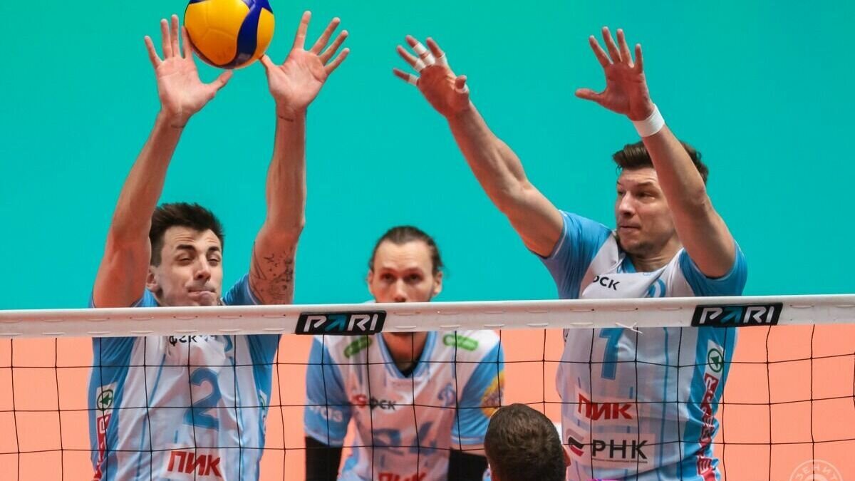     Казанский волейбольный клуб «Зенит» выиграл чемпионат России по волейболу. Третий матч с московским «Динамо» завершился со счетом 2:3. Игра проходила в Москве.